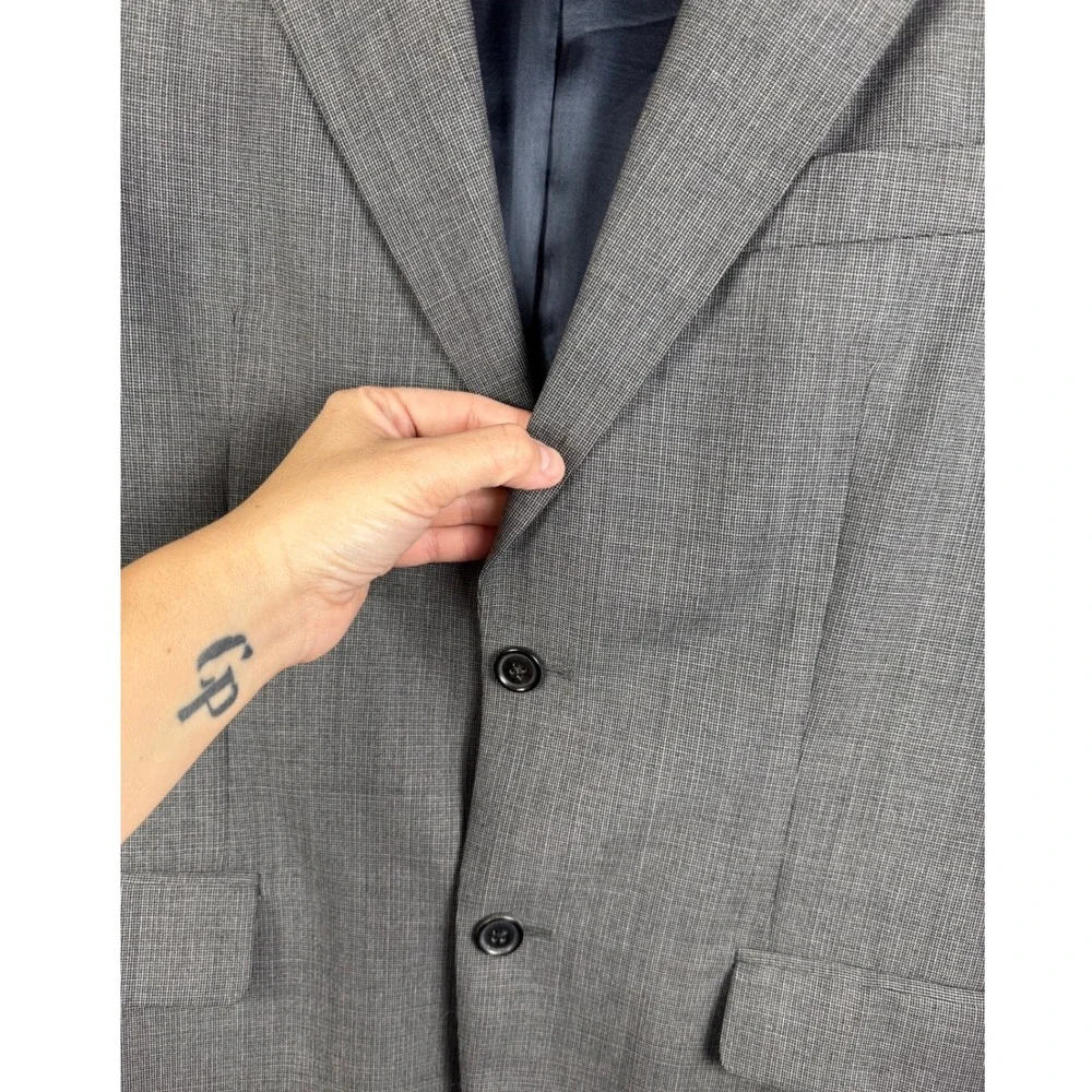 Carolina Herrera Mens Grey Two Button Blazer Jacket Made in Spain Size 42R